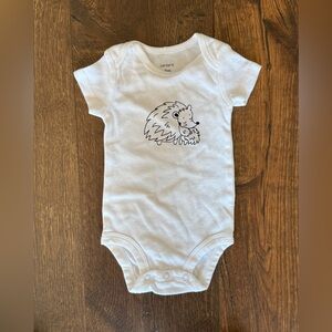 🔴2/$10 SALE🔴 Hedgehog Baby Onesie Carter’s Size 3 Months